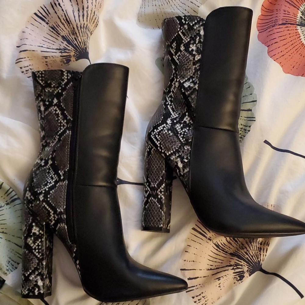 WORN ONCE! Black & Snakeskin mid-calf boots sz 10